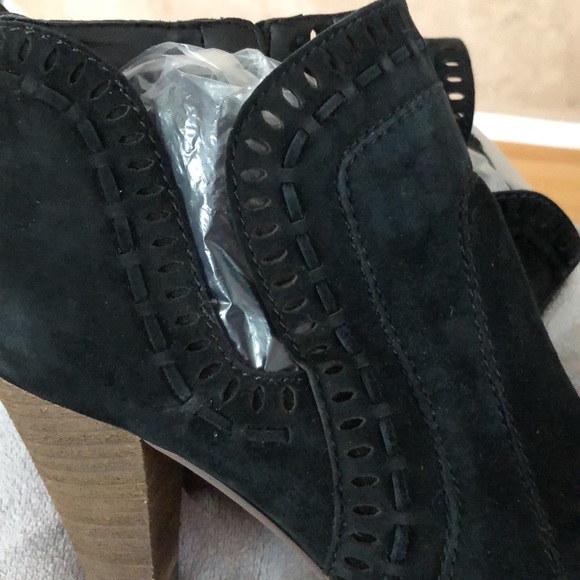 VINCE CAMUTO Black Suede Ankle Boots Size 9.5/41 - Picture 2 of 10